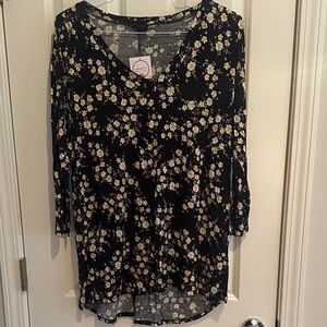 Shiela Rose Size L Floral Black Top